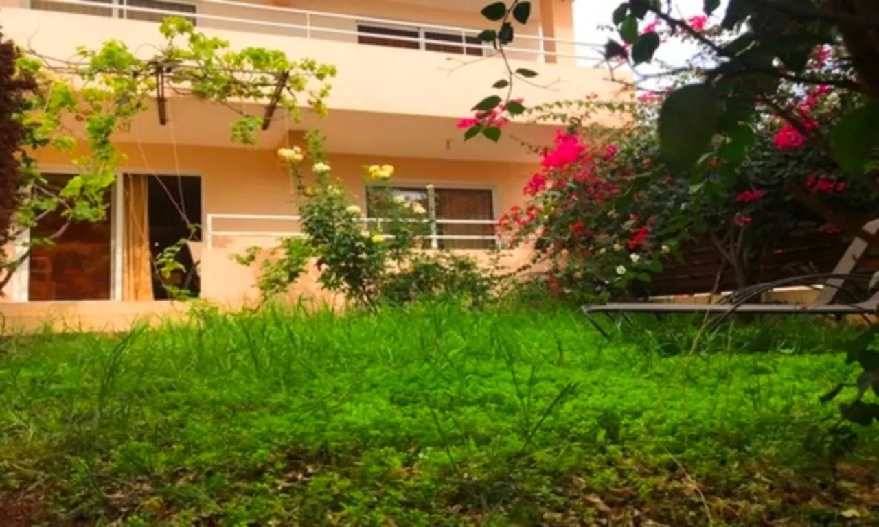 2 Bedroom With Private Garden, Walk To Nissi Beach, Communal Swimming Pool أيا نابا شقة